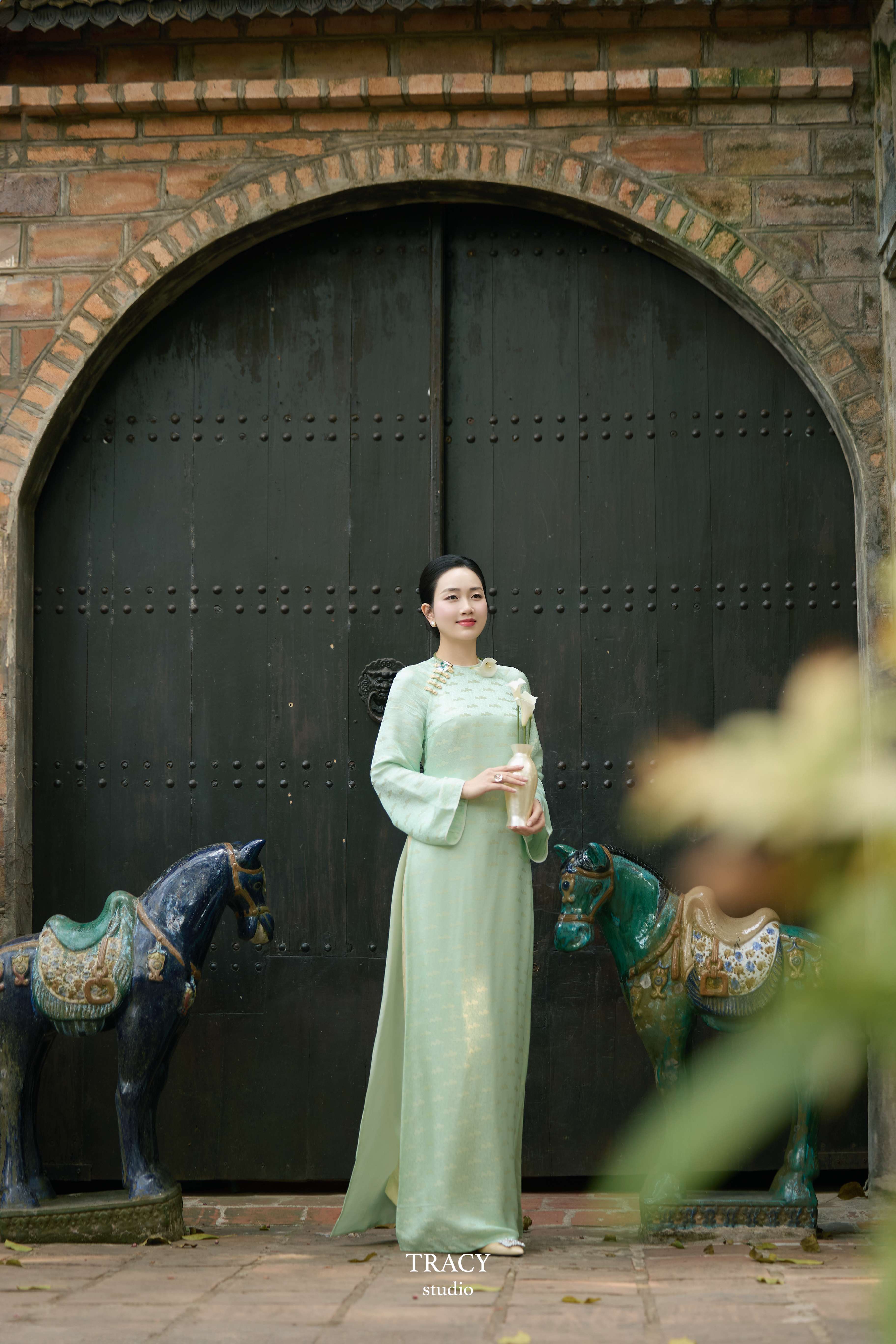 frontend/img/gallery/anh-tet-yem-ao-dai/tracy-studio-chup-chi-lan-huong (9).jpg